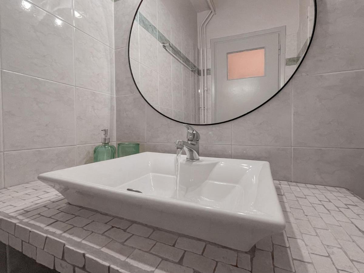 Cute 1Br Apt With Balcony In The Heart Of The City Athens Ngoại thất bức ảnh
