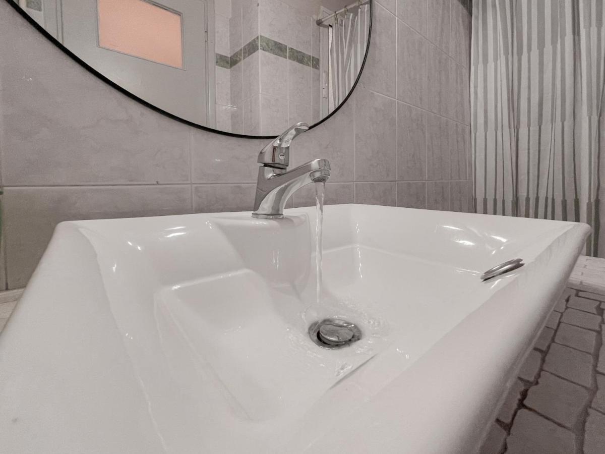 Cute 1Br Apt With Balcony In The Heart Of The City Athens Ngoại thất bức ảnh